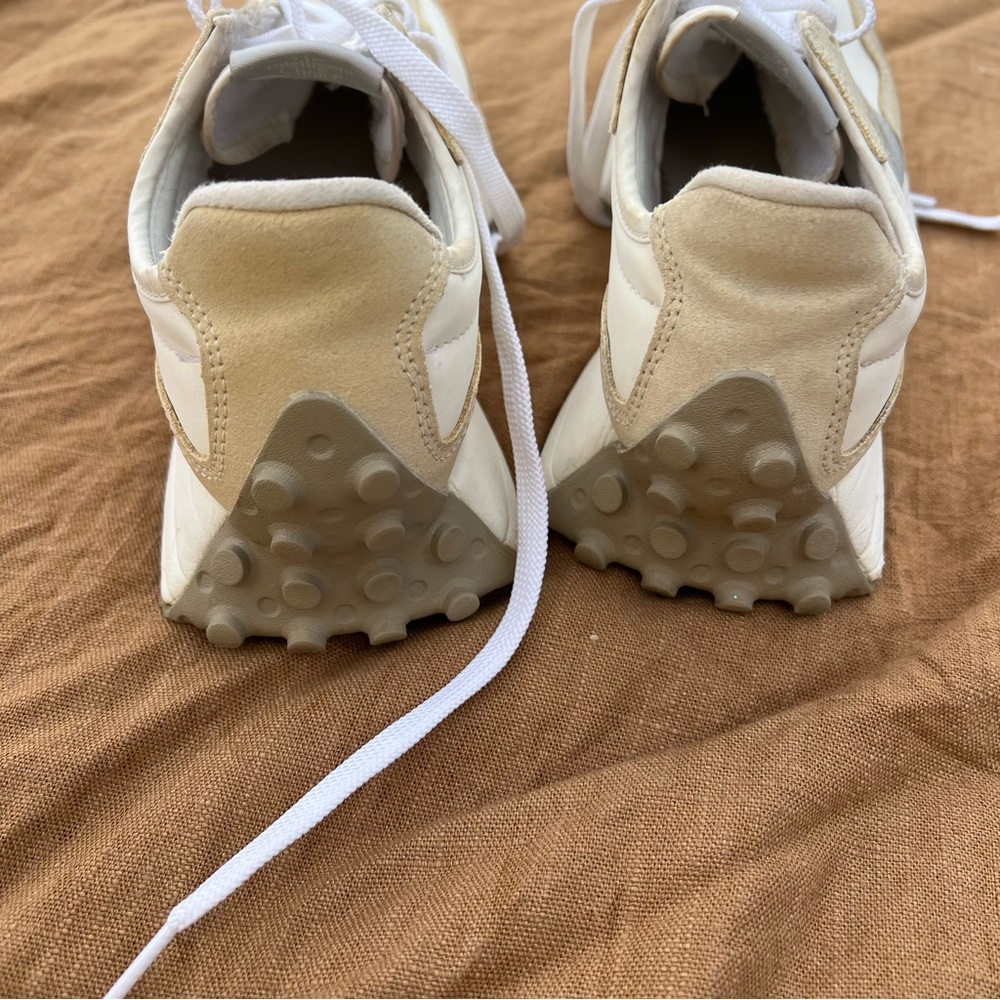 New Balance 327 Cream/Tan/Grey Sneakers Size 7 - Picture 2 of 9